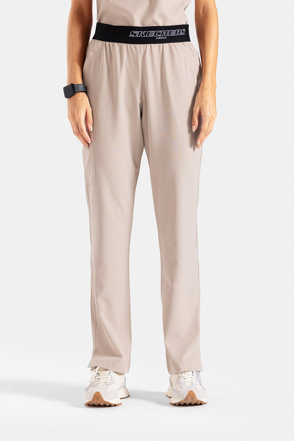 سكيتشرز نسائي طبي