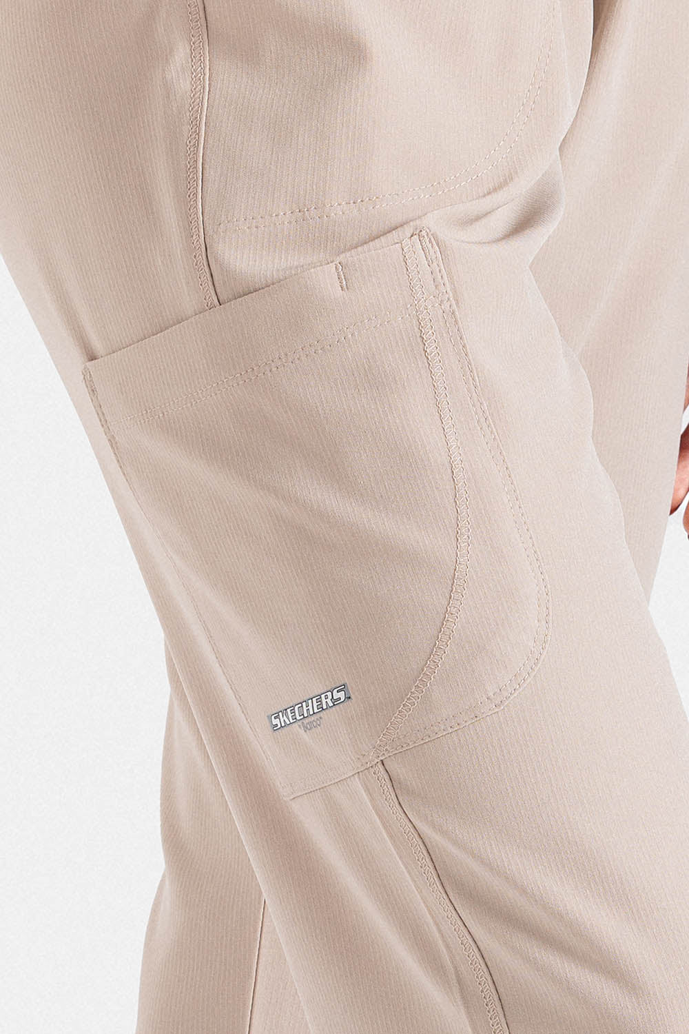 سكيتشرز نسائي طبي