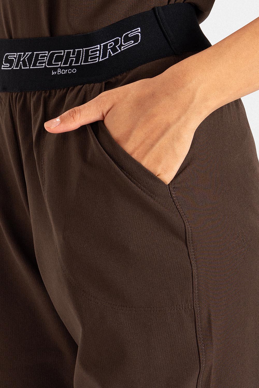 سكيتشرز نسائي طبي