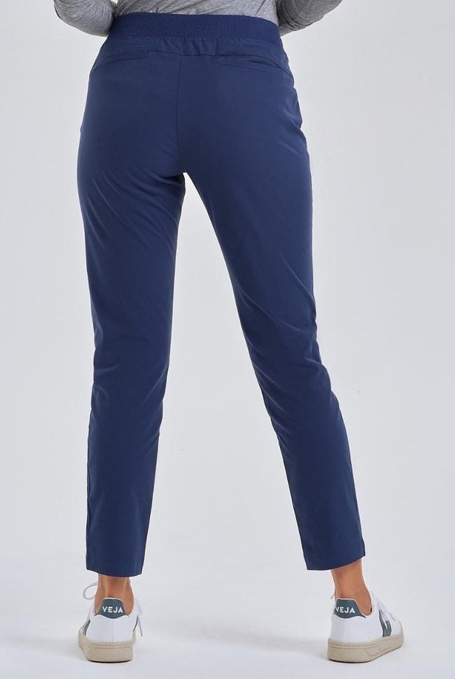 medelita-pixel-scrubs-femalepixel-NAVY