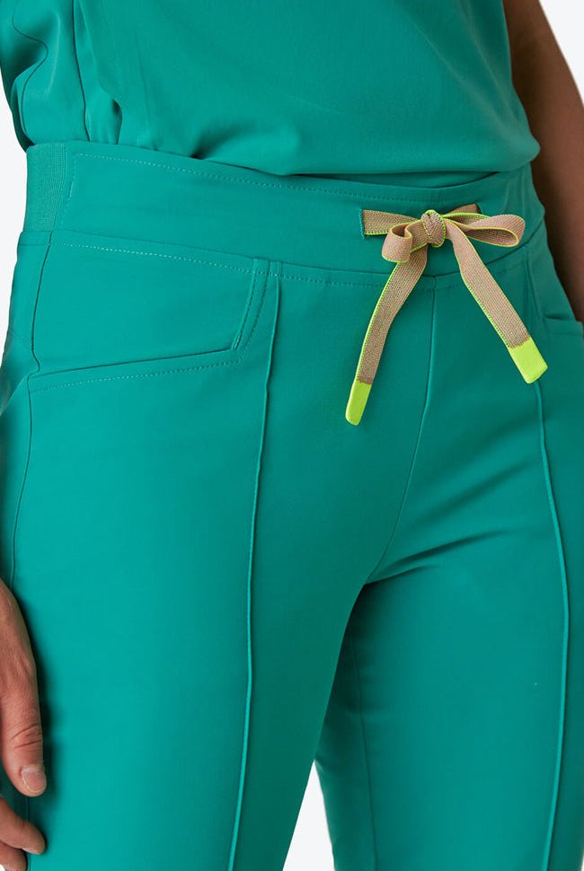 medelita-pixel-scrubs-femalepixel-SURGICAL GREEN