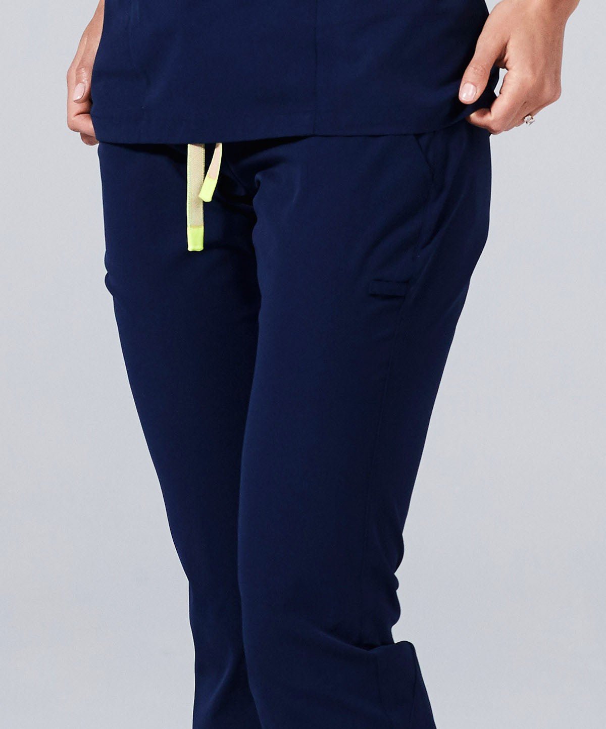 medelita-argon-scrubs-femalemd017-WINE