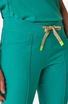 medelita-pixel-scrubs-femalepixel-SURGICAL GREEN