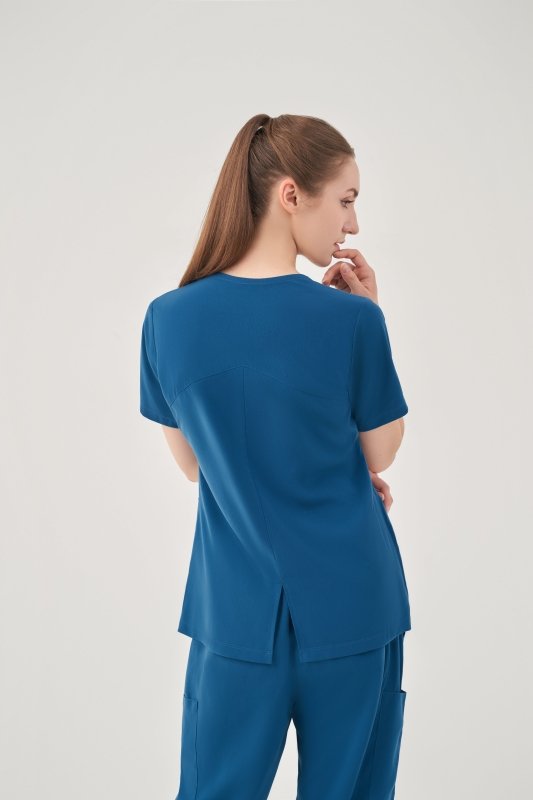 QNTM WOMEN 5 PCKT VNECK TOP - AURORA - Drs Lounge